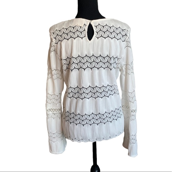 Vestique Long Sleeve Boho White Top Size Medium - Picture 3 of 17